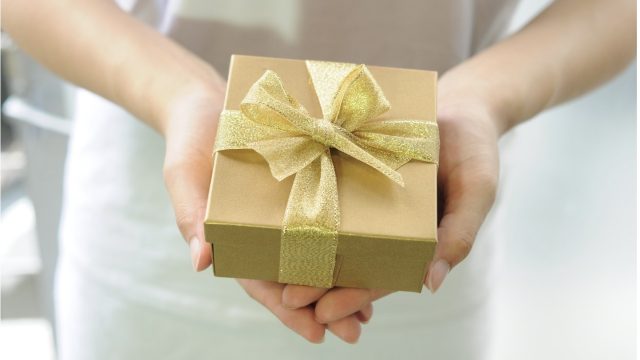 腕時計をプレゼントしたら税金はどうなる？贈与税の基礎知識