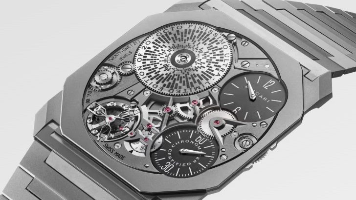 ブルガリ公式「オクトフィニッシモウルトラ」